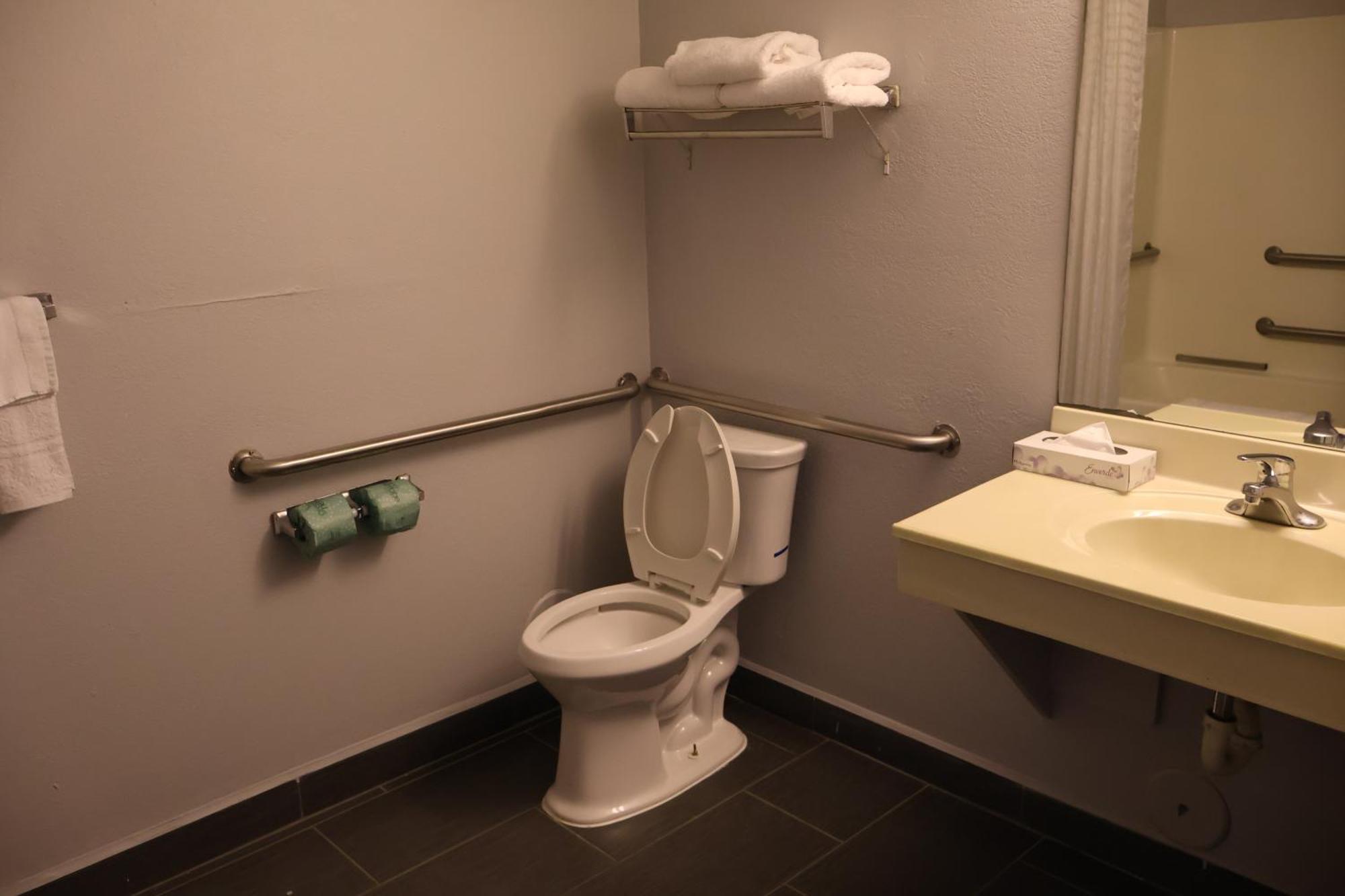 Namaste Inn & Suites Dawsonville Room photo